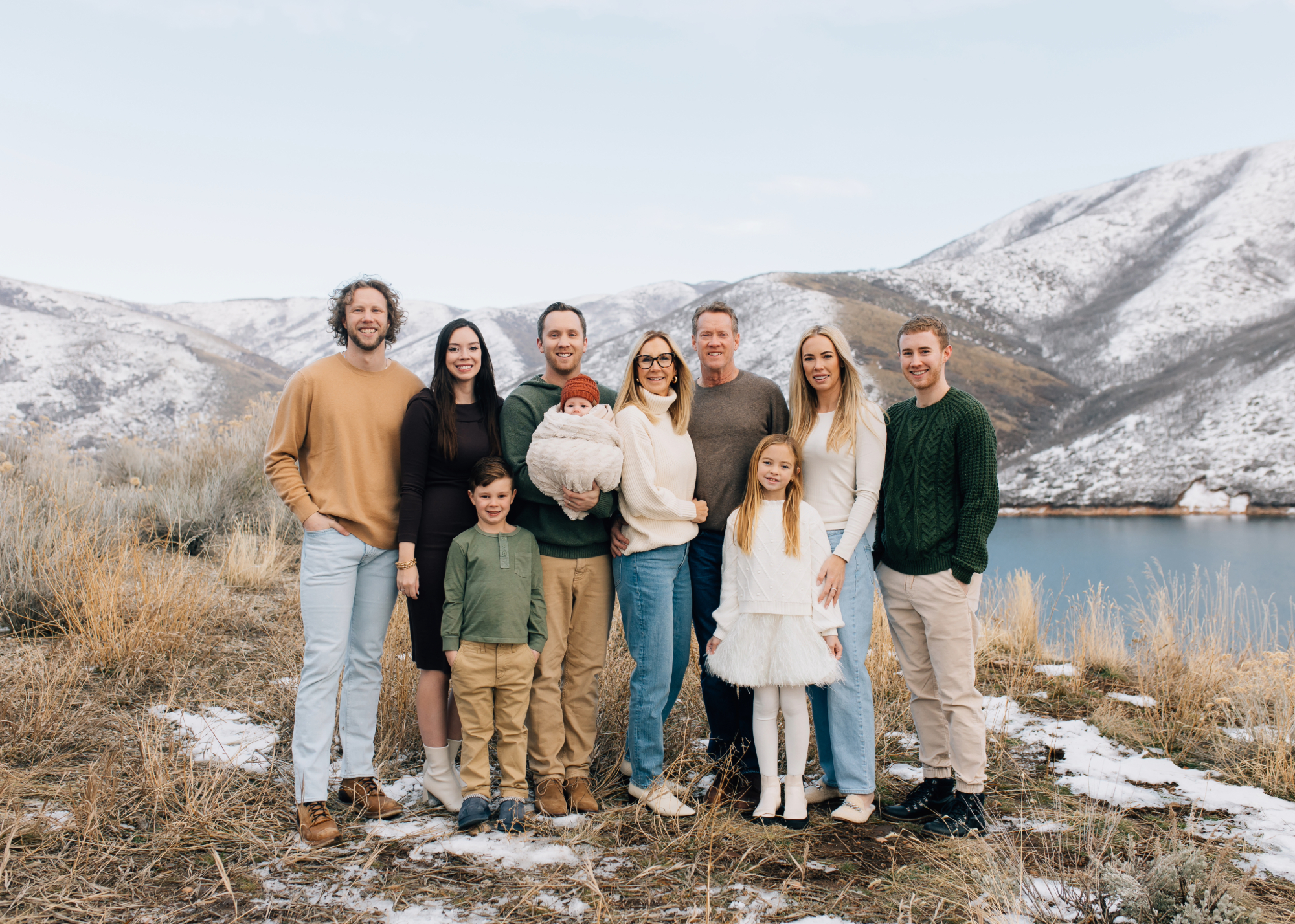 Extended family photos at Little Dell Reservoir Utah