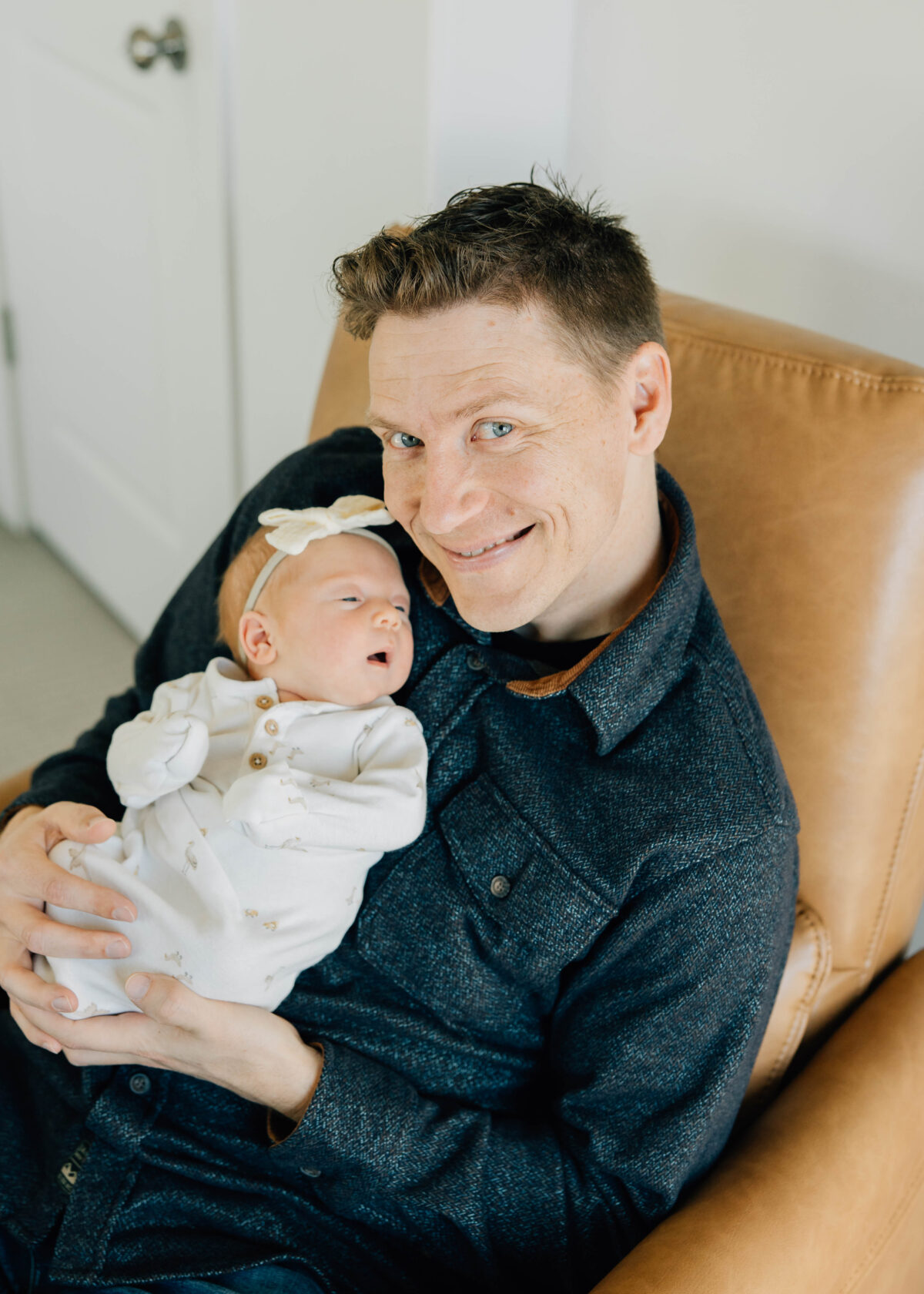 dad and newborn baby