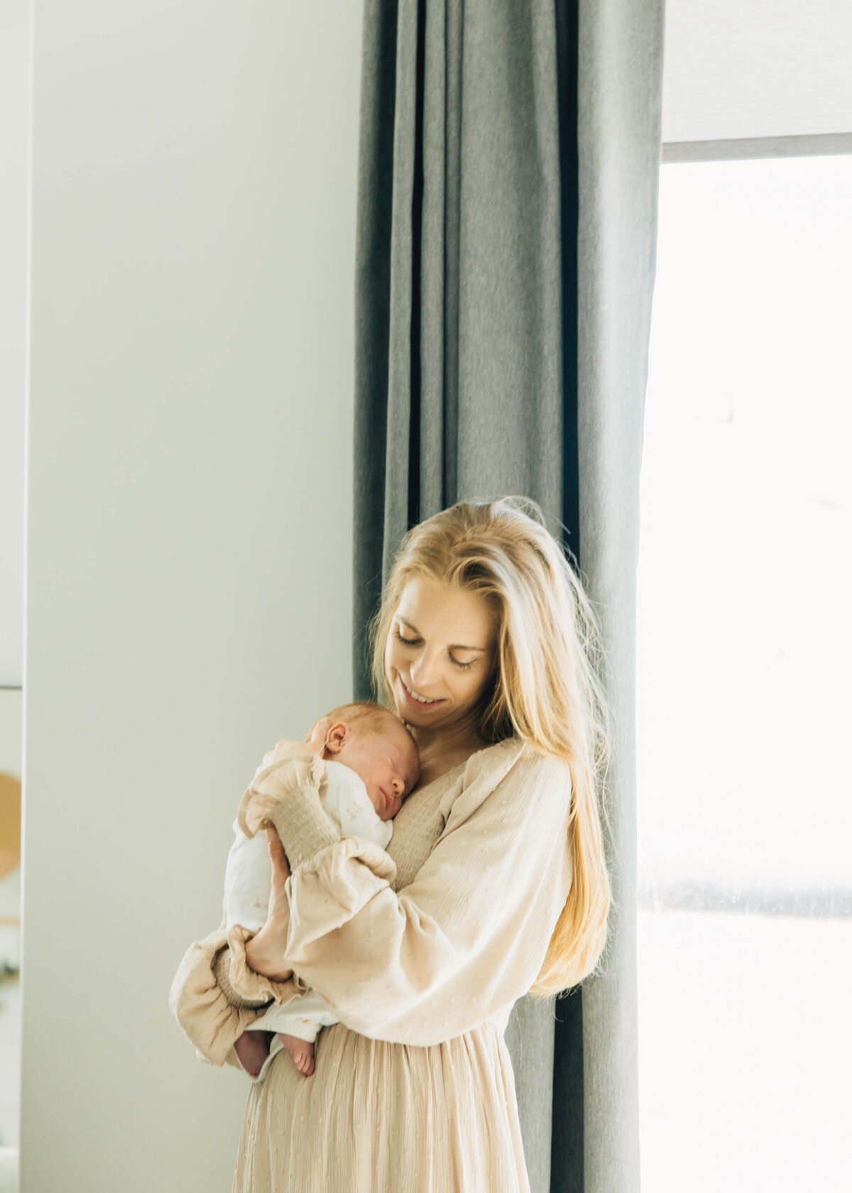 Mom and newborn pictures